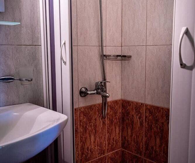 בית מלון כפרי Kipos Resort