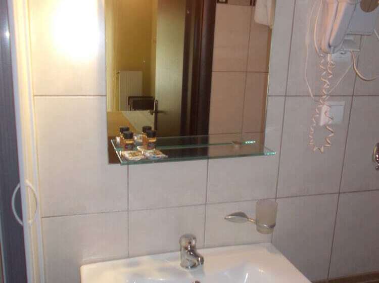 בית מלון כפרי Kipos Resort