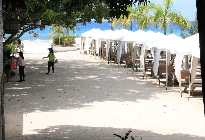 酒店 Laiya White Cove Beach Resort