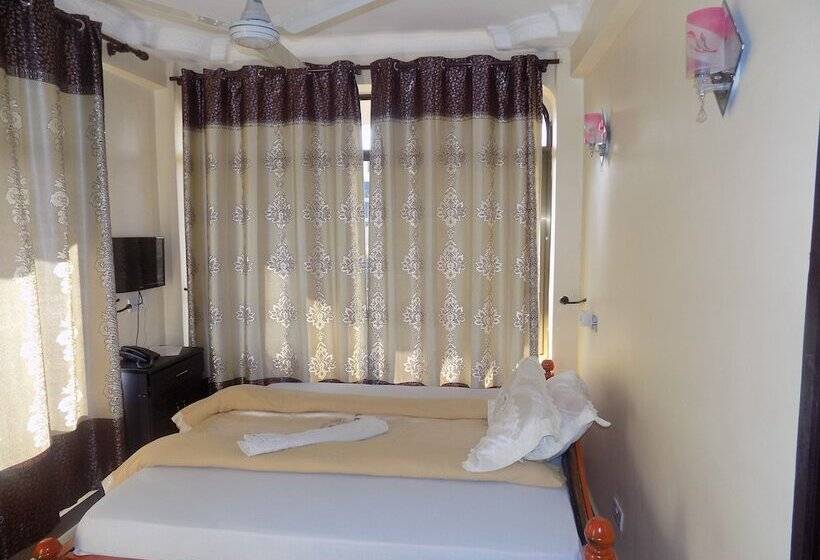 هتل Machare British