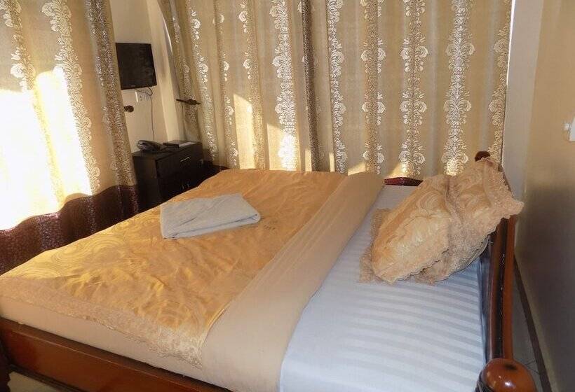 هتل Machare British