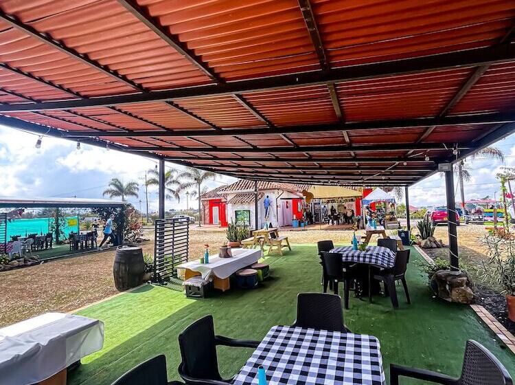 בית מלון כפרי Parador La Mesa Redonda