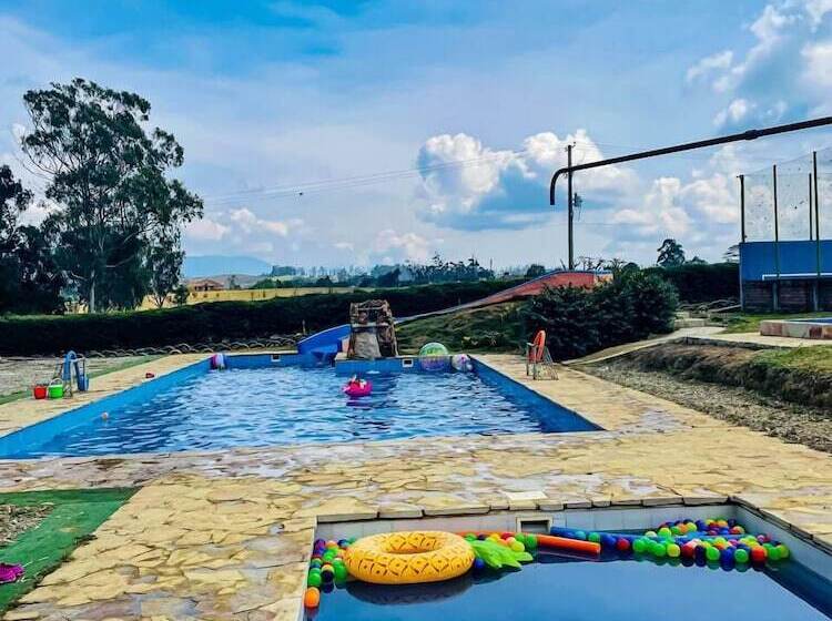 فندق Parador La Mesa Redonda