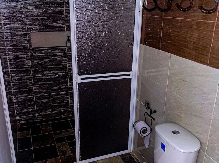 בית מלון כפרי Parador La Mesa Redonda