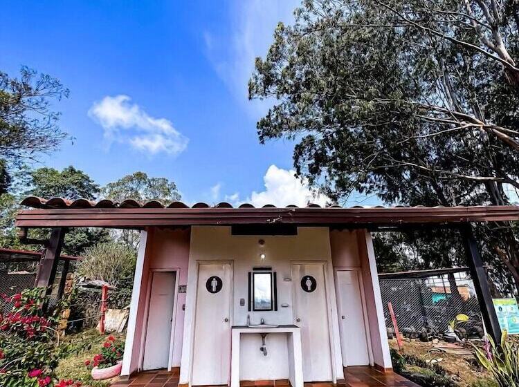 فندق Parador La Mesa Redonda