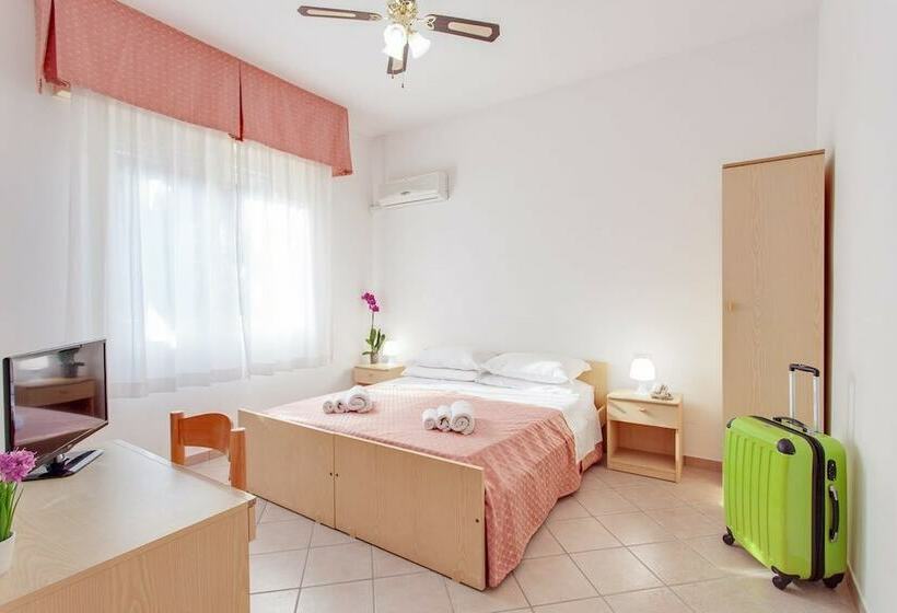 בית מלון כפרי Rosa