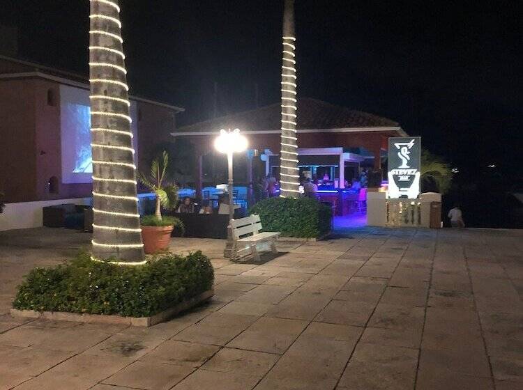 酒店 Savana At Porto Cupecoy Marina