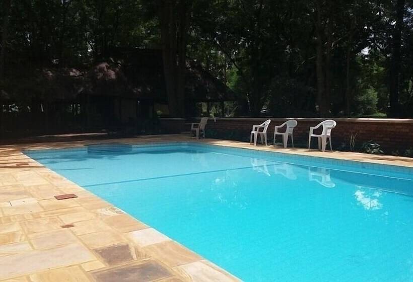 فندق Simbamwenni Lodge And Camping