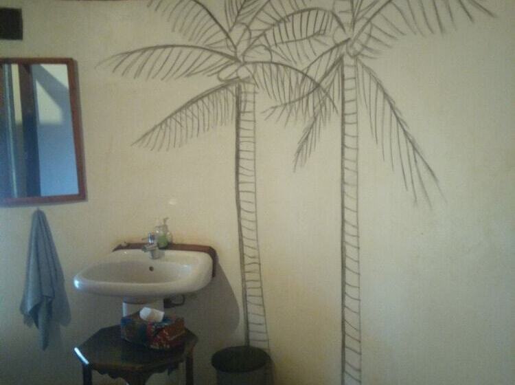 فندق Simbamwenni Lodge And Camping