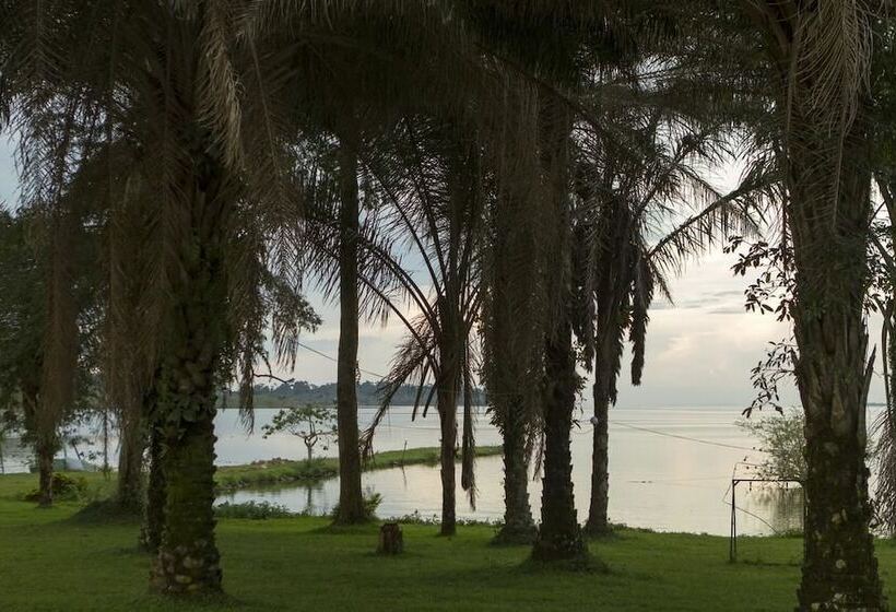 هتل Ssese Habitat Resort