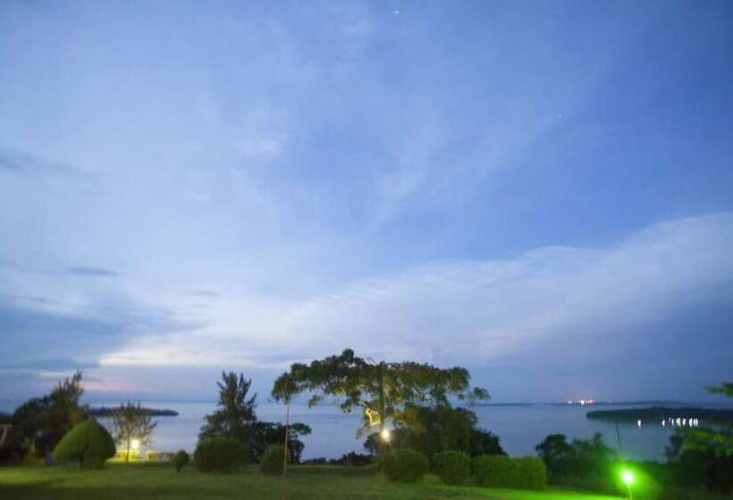 هتل Ssese Habitat Resort