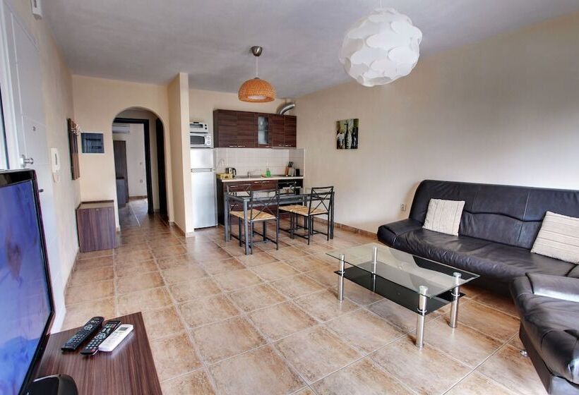 Отель Stayinn Bellevue Apartments