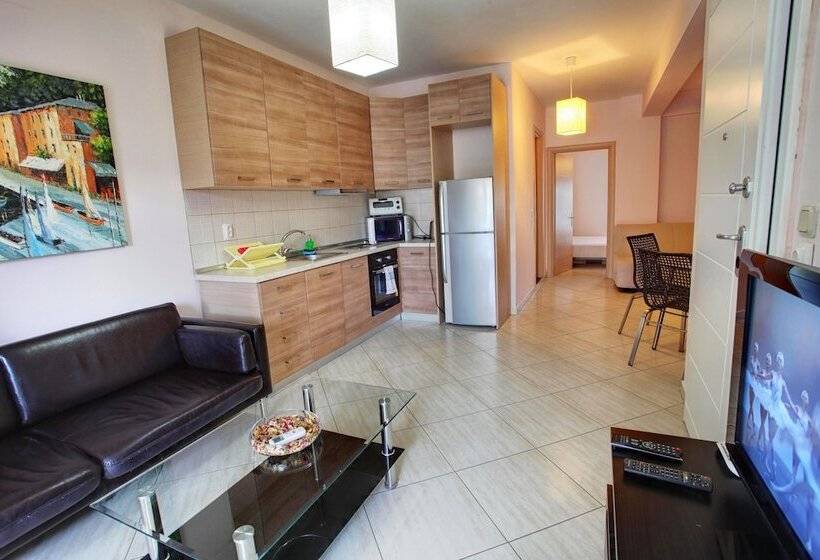 Отель Stayinn Bellevue Apartments