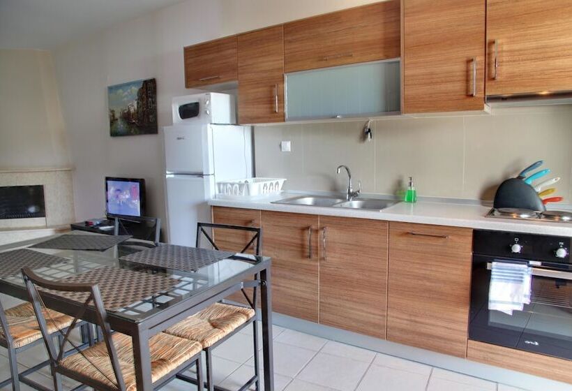 Отель Stayinn Bellevue Apartments