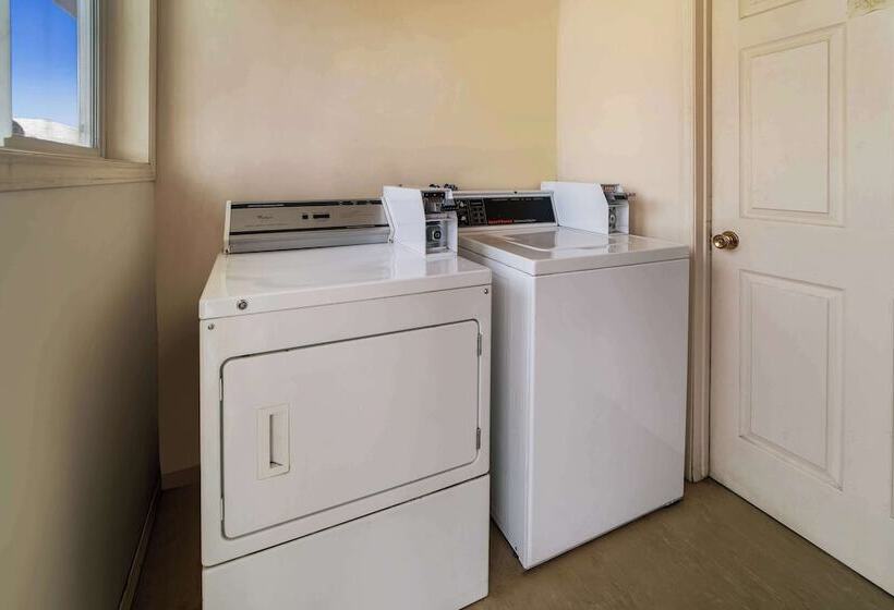 מוטל Canadas Best Value Inn Fort St. John