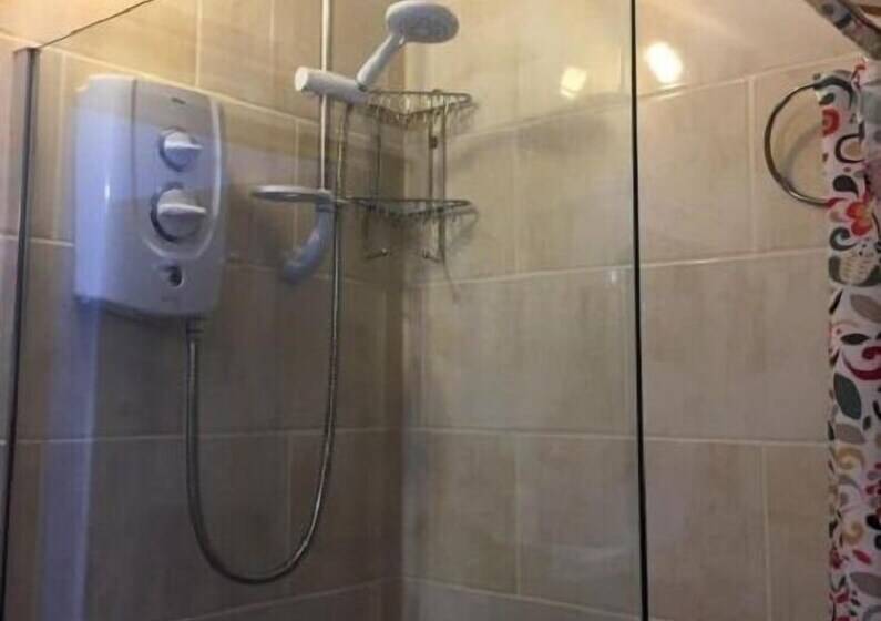 펜션 3 Luxury En Suite Bedrooms