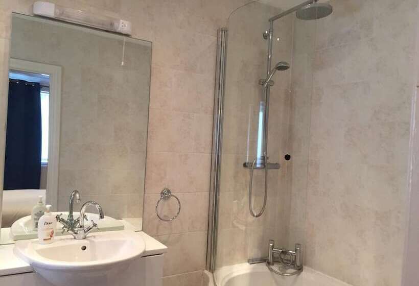 펜션 3 Luxury En Suite Bedrooms