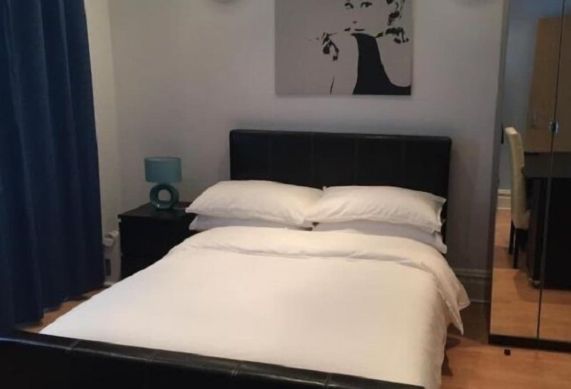 펜션 3 Luxury En Suite Bedrooms