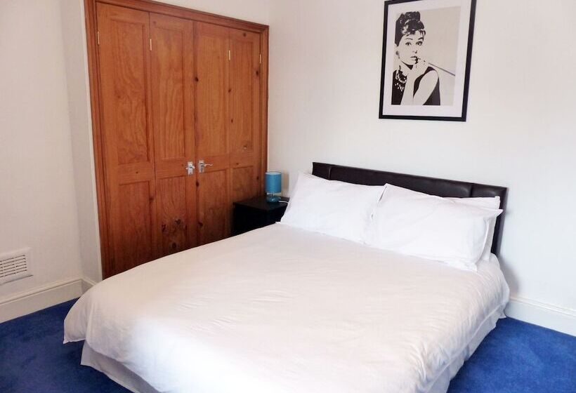 펜션 3 Luxury En Suite Bedrooms