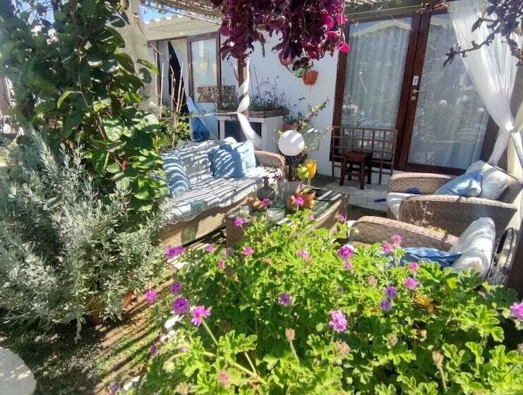 Пансион Beach House Babylon