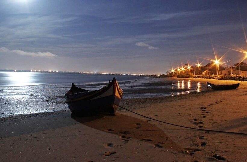 Пансион Beach House Babylon