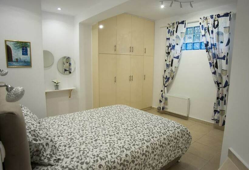 Porto Rafti View By Akroploron