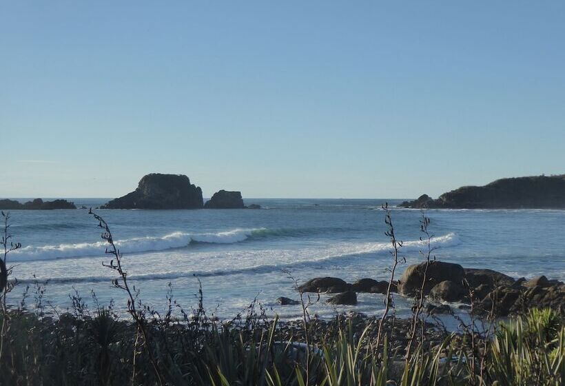 אתר נופש The Bay House Beachfront Accommodation
