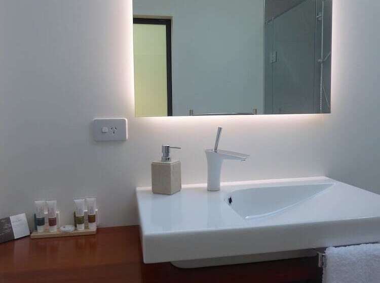 אתר נופש The Bay House Beachfront Accommodation