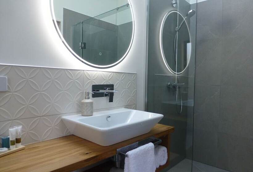 אתר נופש The Bay House Beachfront Accommodation