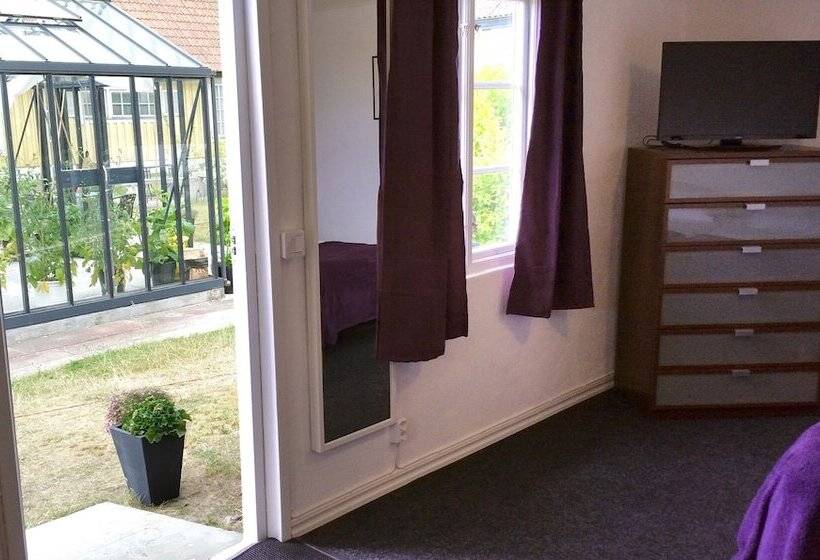 Som Hemma Gardscafe Bed & Breakfast