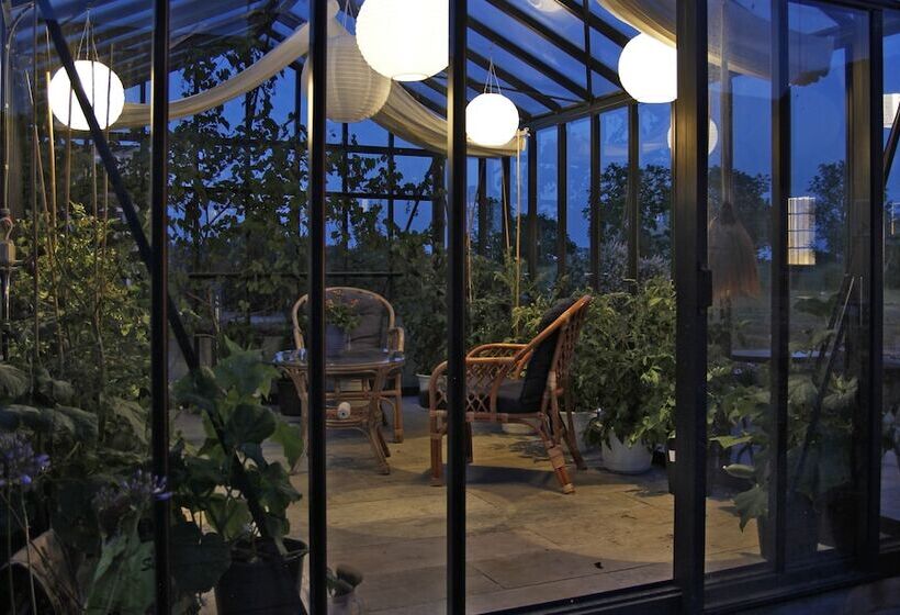 Som Hemma Gardscafe Bed & Breakfast