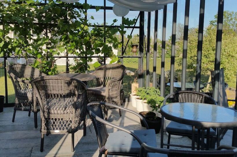 Som Hemma Gardscafe Bed & Breakfast