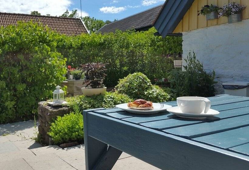 Som Hemma Gardscafe Bed & Breakfast