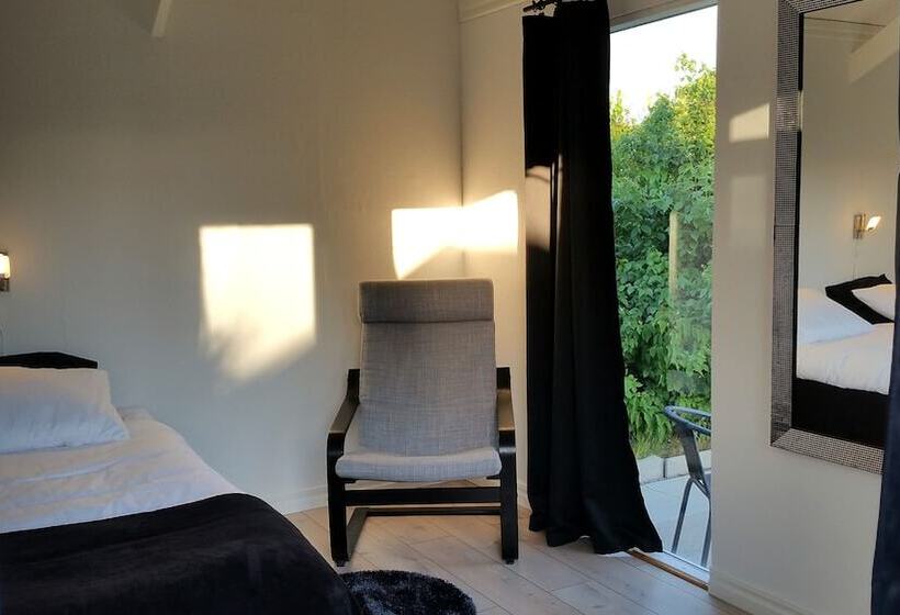 Som Hemma Gardscafe Bed & Breakfast