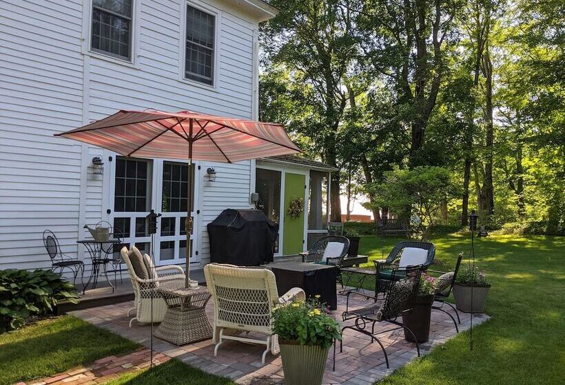 تختخواب و صبحانه The Buckmaster Inn