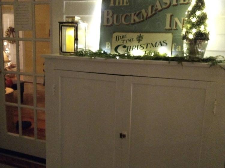 تختخواب و صبحانه The Buckmaster Inn