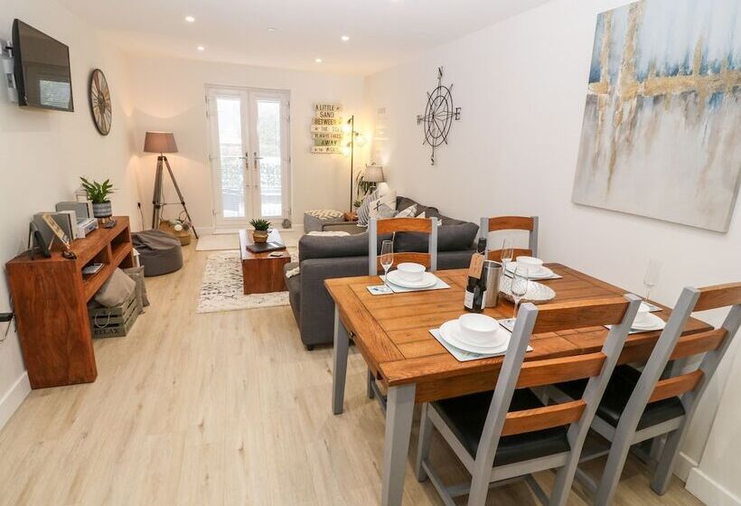 Captain S Quarters   Apartment 2