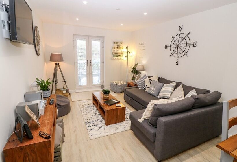 Captain S Quarters   Apartment 2