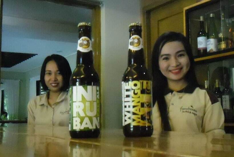 Farmhouse Hotel & Cafe