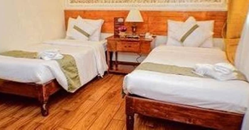 Farmhouse Hotel & Cafe