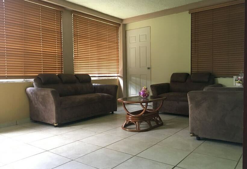 فندق فئة نجمة واحدة Los Cactus