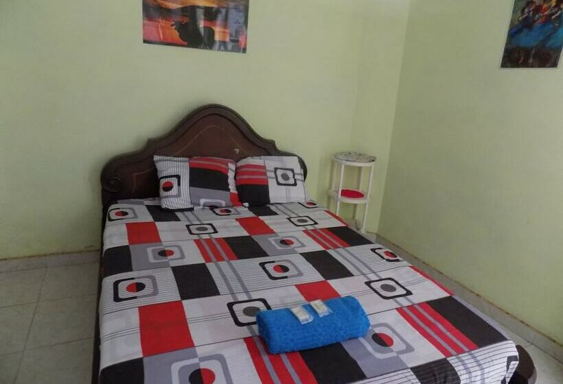 مسافرخانه Los De A Pie