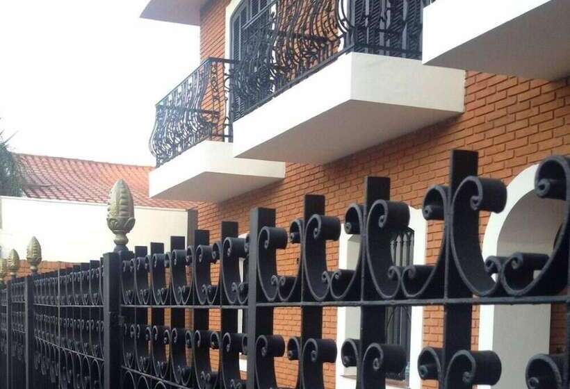 Отель Black Hostel