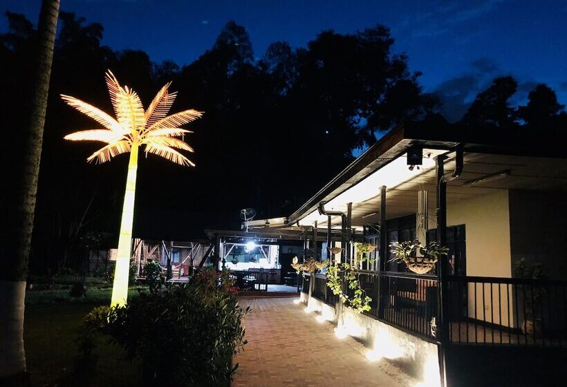 هتل Entre Los Arboles