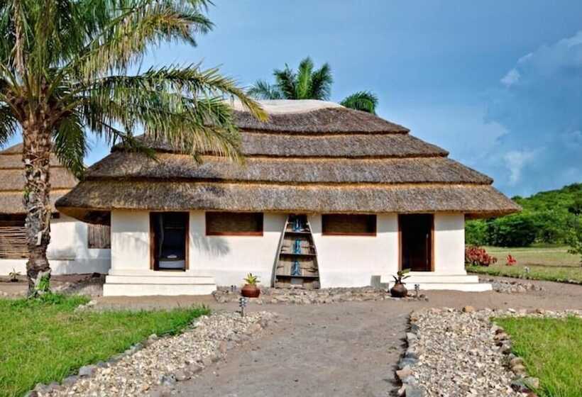 فندق Lake Shore Lodge & Campsite