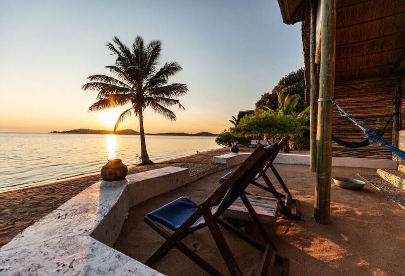 فندق Lake Shore Lodge & Campsite