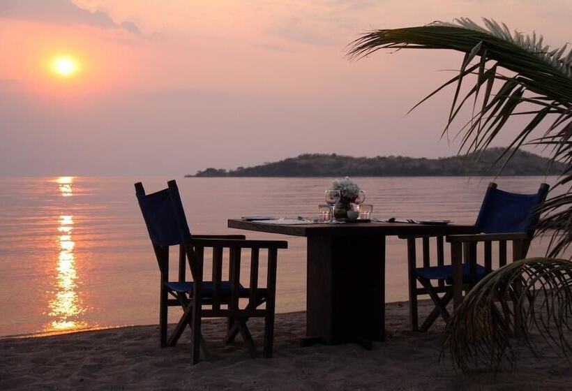 فندق Lake Shore Lodge & Campsite