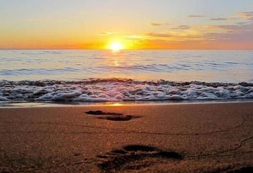 فندق Lake Shore Lodge & Campsite