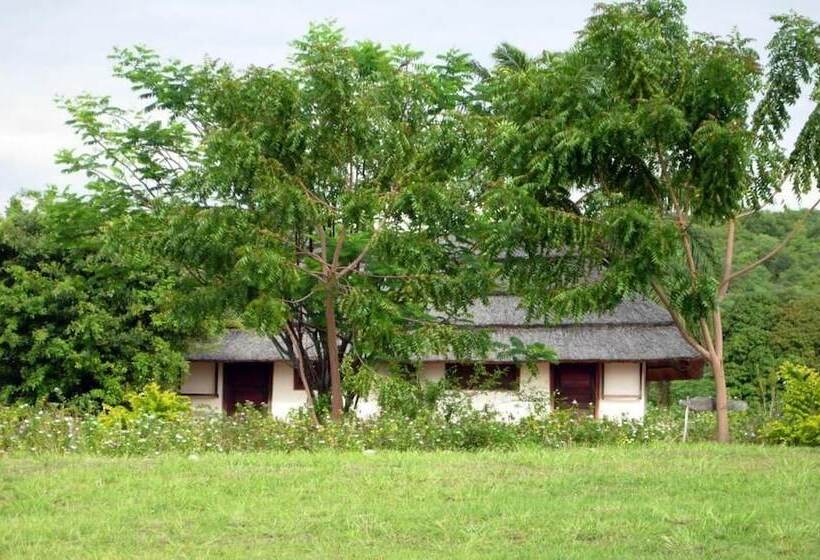 فندق Lake Shore Lodge & Campsite