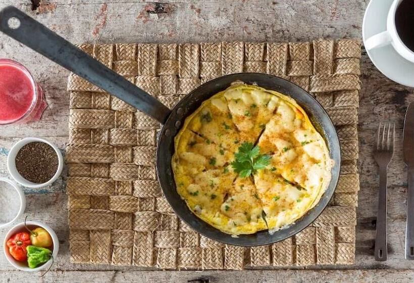 فندق Lake Shore Lodge & Campsite